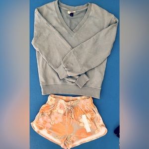 Bundle of Universal Threads size xsmall v neck top and Fable shorts size small